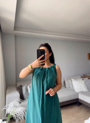 BOYUNDAN BAĞLAMALI CEPLİ TENSEL ELBİSE (ZÜMRÜT)