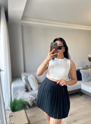 ÖNÜ PİLELİ ŞORT ETEK (SİYAH)