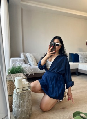 ÖNÜ PİLELİ ŞORT ETEK (LACİVERT)