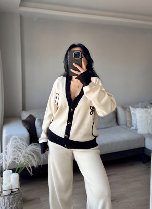 DESENLİ HIRKALI FİTİLLİ TAKIM (Ekru)