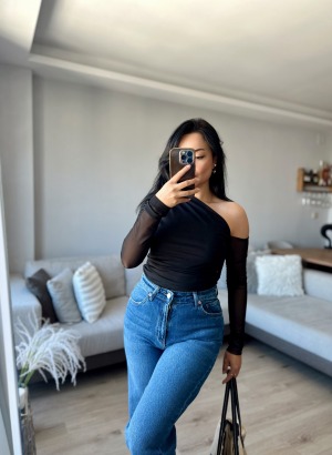 DÜŞÜK OMUZ ŞİFON BLUZ (SİYAH)